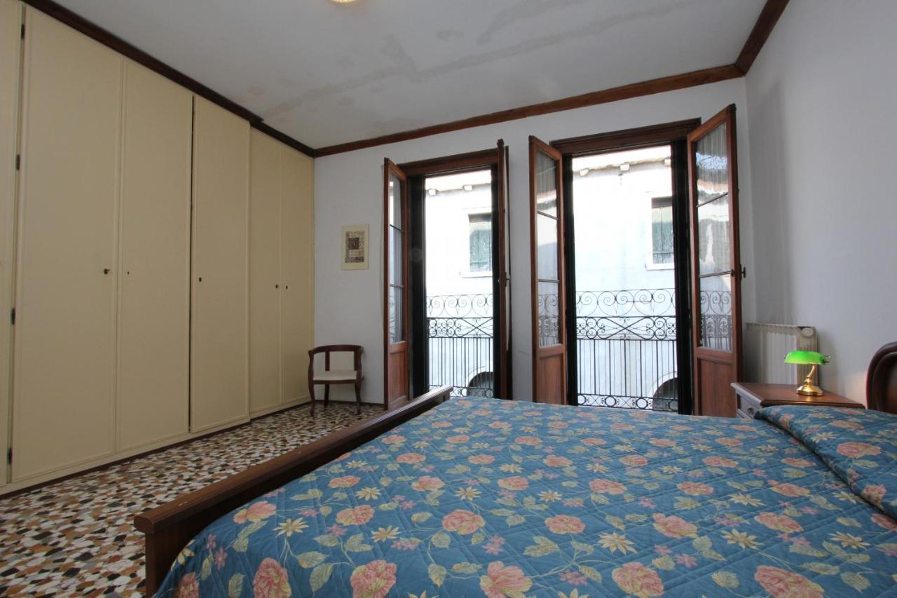 Traghetto - Two-Bedroom Apartment with Terrace