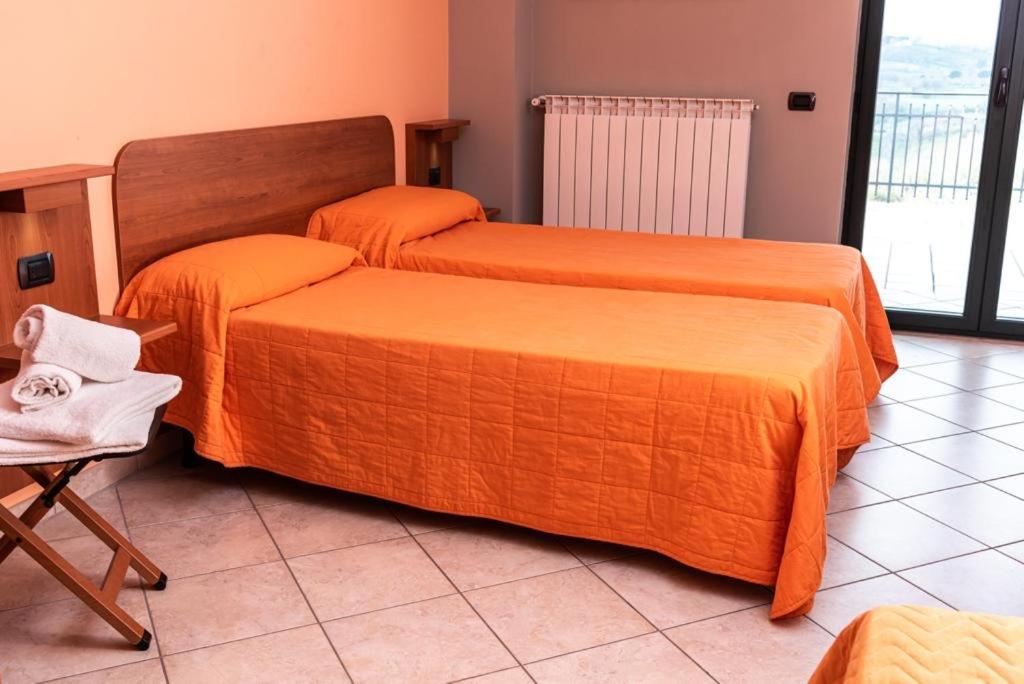 Camera Doppia con Letti Singoli con Bagno