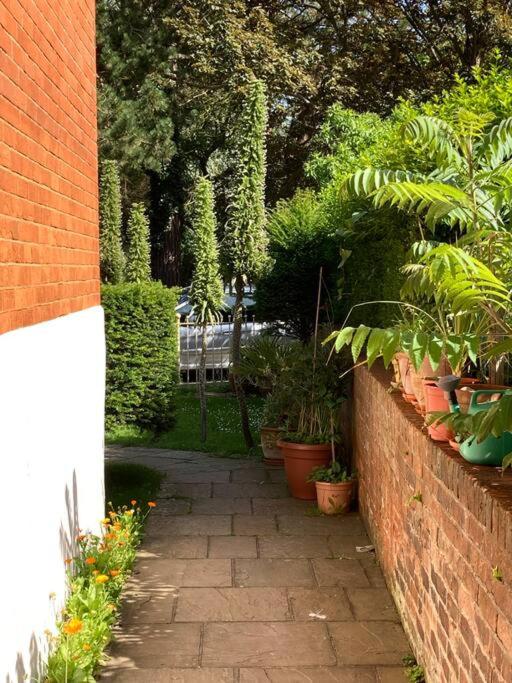 Lepine- Holiday apartment in sunny Folkestone - B&B