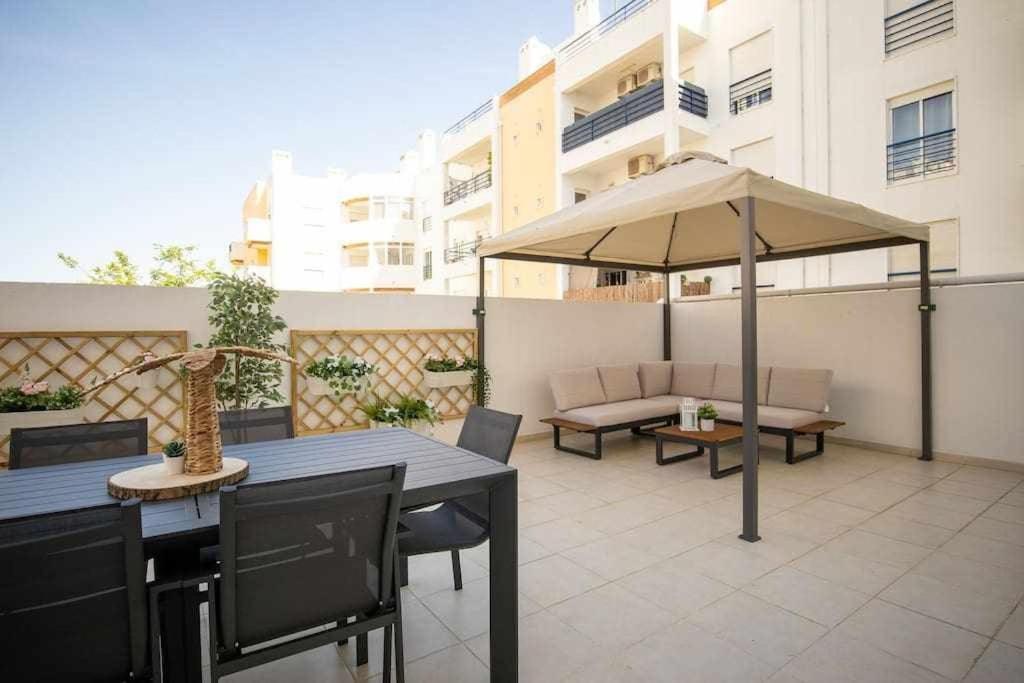 B&B Tavira - Modern 3br Apt w/ Lg Terrace, Bbq, Ac & Parking - Bed and Breakfast Tavira