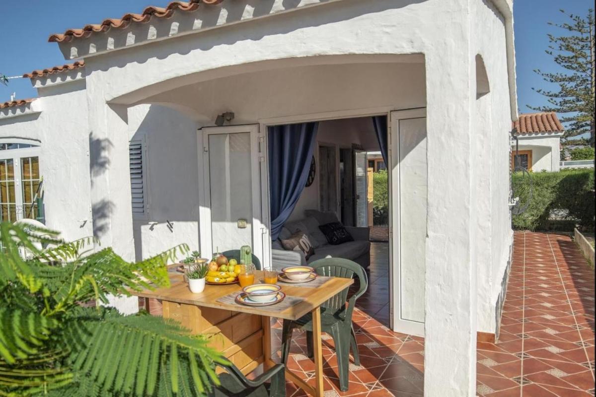 Lightbooking Bungalow Los Arcos Playa del Inglés con terraza solárium y barbacoa - Bed and Breakfast