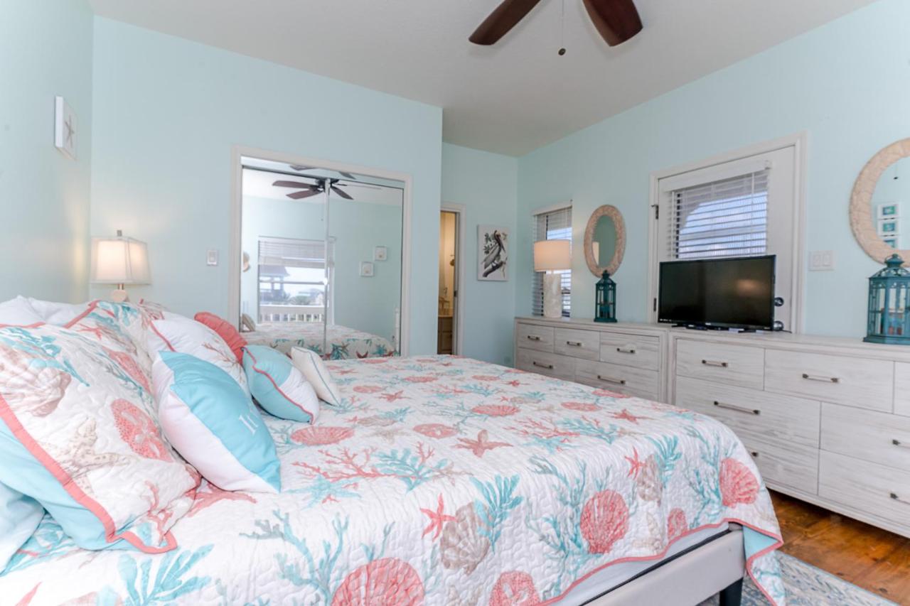 Serenity By the Sea - Great views in Treasure Island - B&B