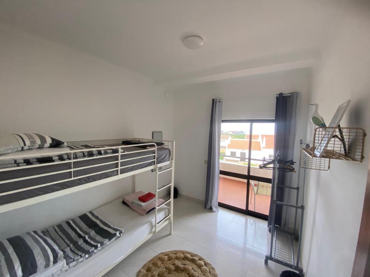 Standard Twin Room with Shared Bathroom and Sea View