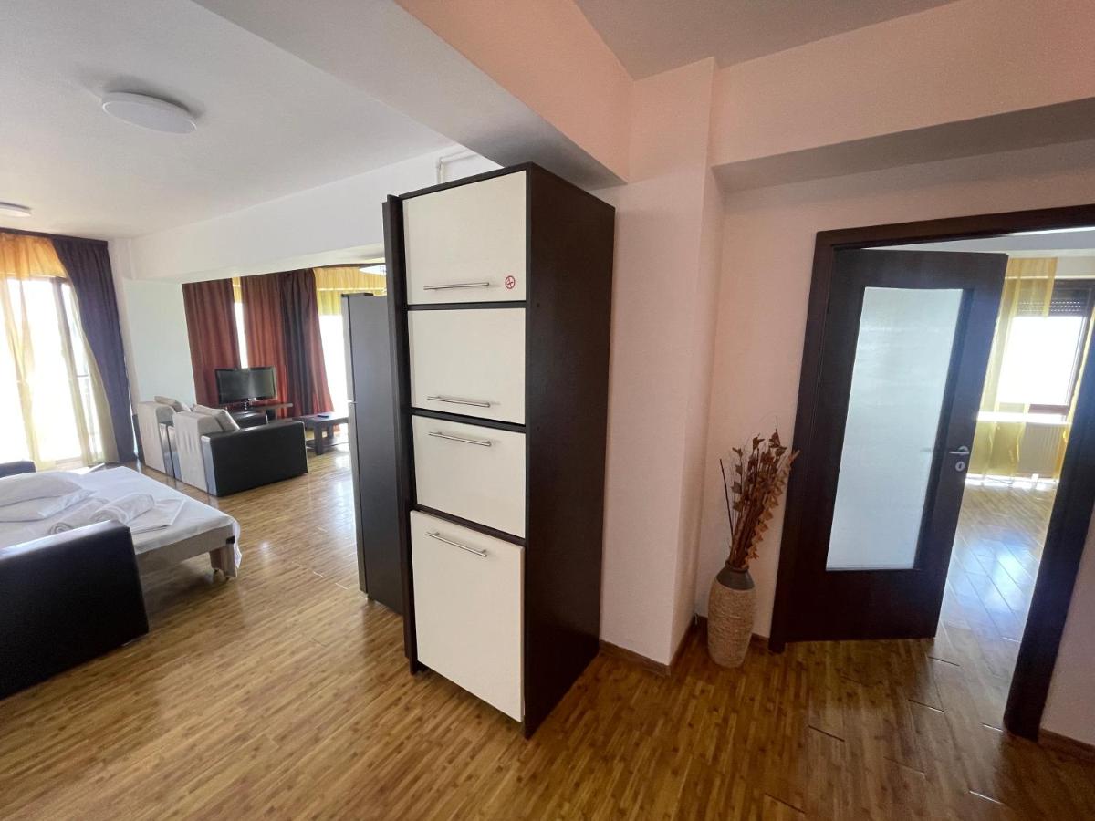 Apartment with Lake View