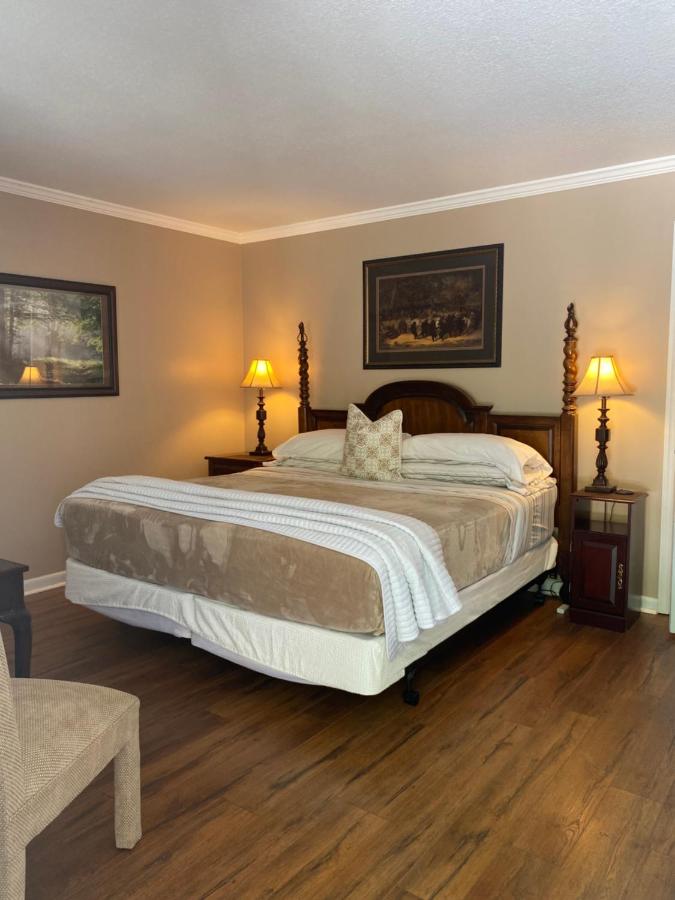 Deluxe King Suite - Pet Friendly