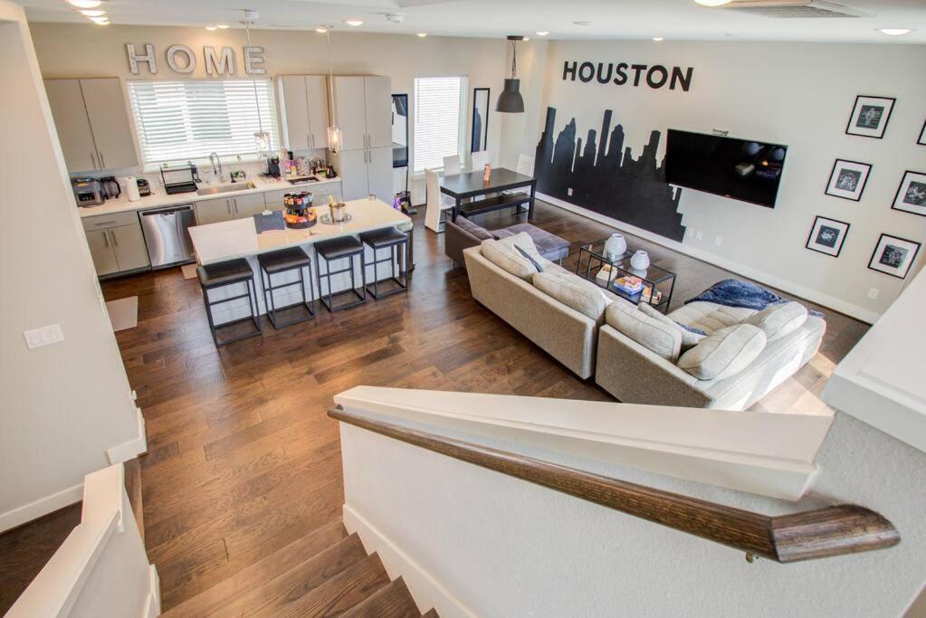 B&B Houston - Cozy Downtown Modern Townhome - Bed and Breakfast Houston