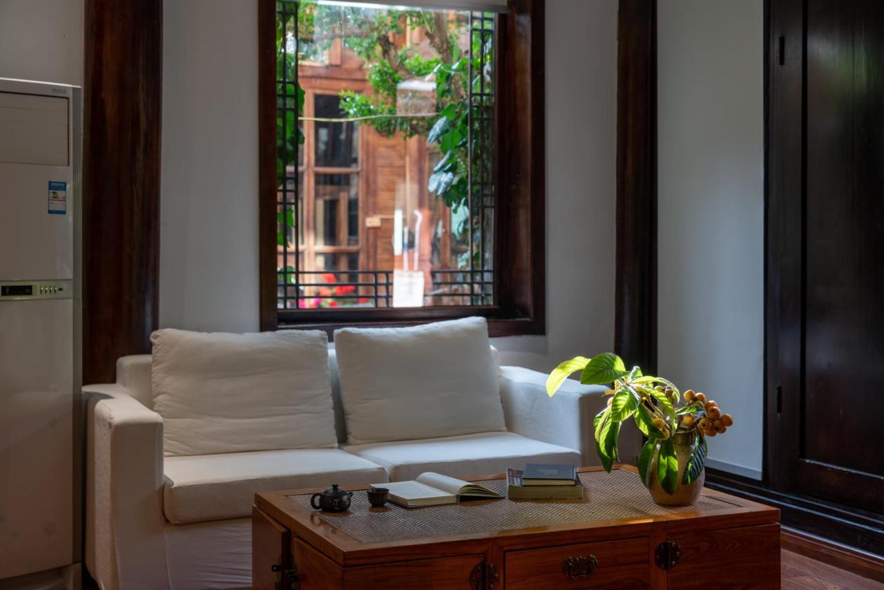 Family Room with Garden View