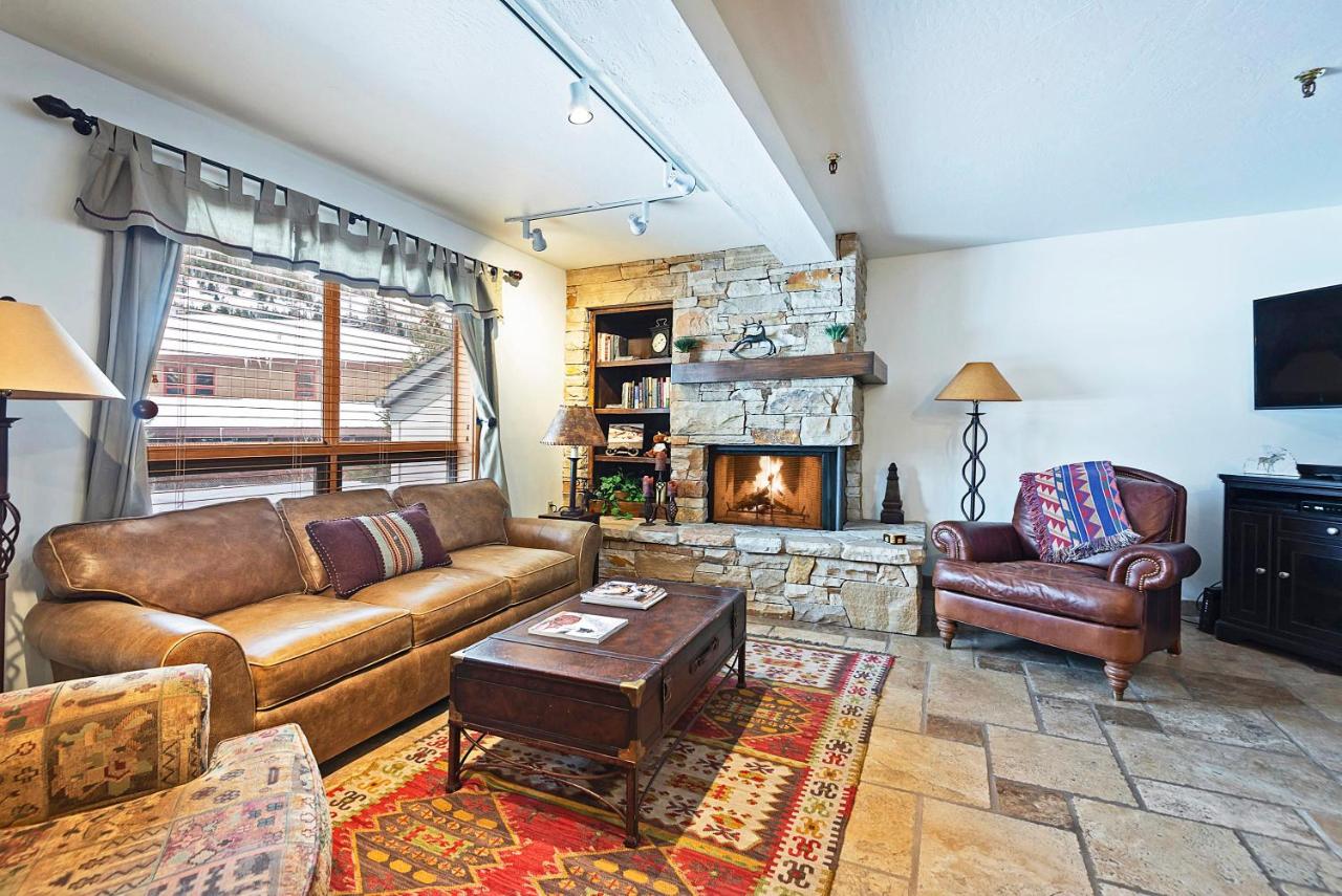 Rustic 2BDR with Private Hot Tub and Deer Valley View - Chambres d’hôtes Park City
