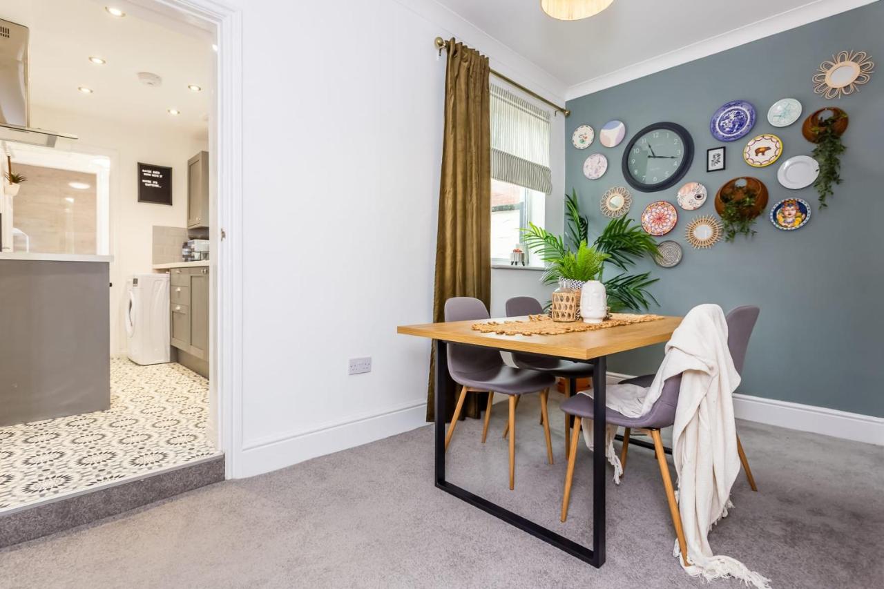 Boho Chic - Stylish Home in City Centre, Sleeps 4 - B&B Darlington