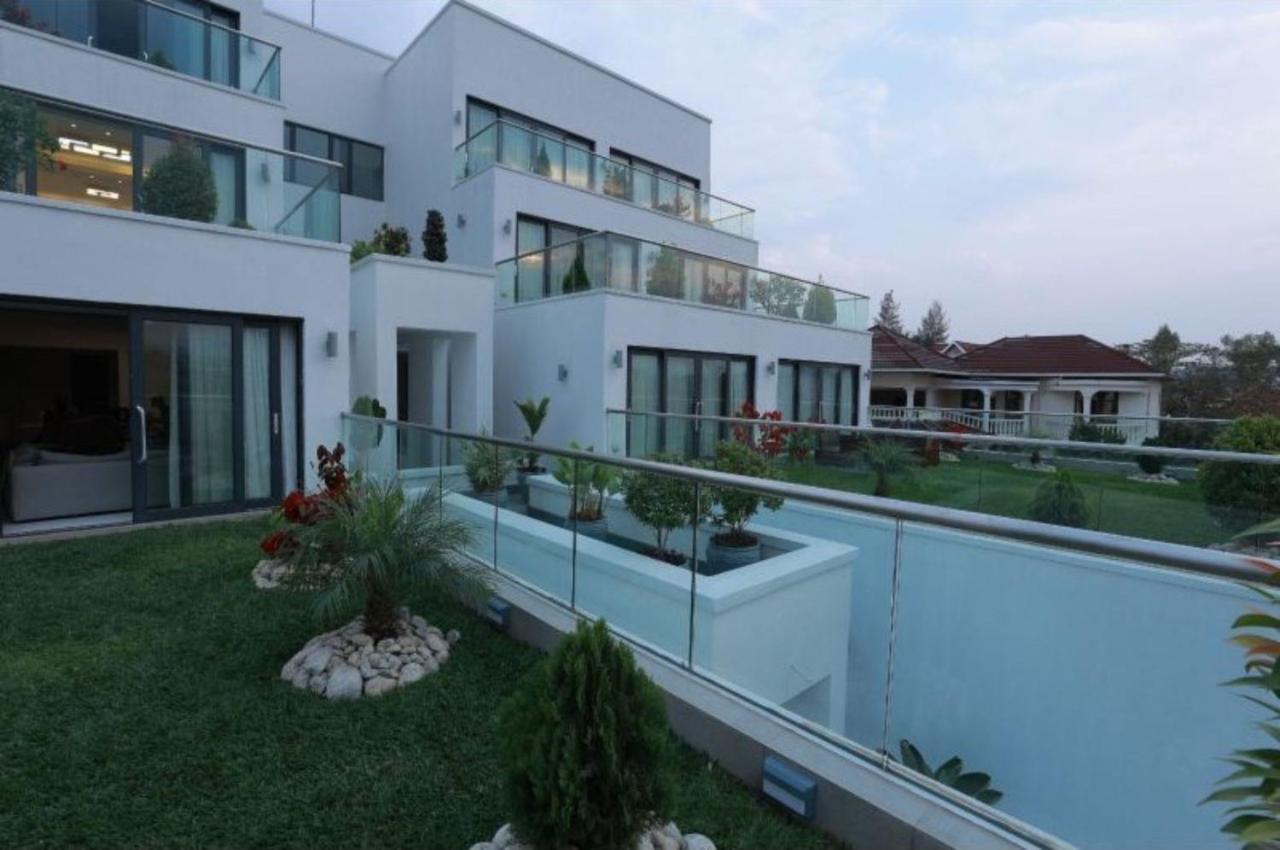 B&B Kigali - White Stone Apartments Nyarutarama - Bed and Breakfast Kigali