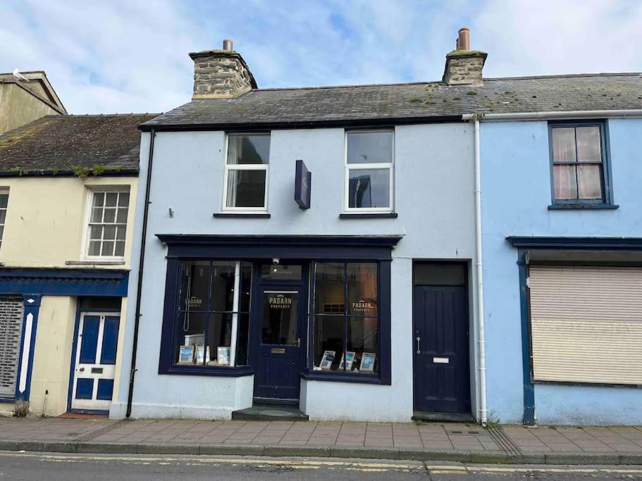Modern 2 BR Flat in Town Centre - B&B Aberystwyth