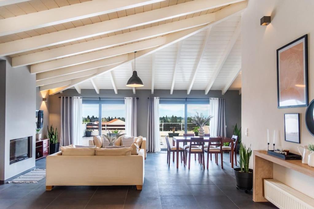 Inalia Modern House - B&B Lefkimmi