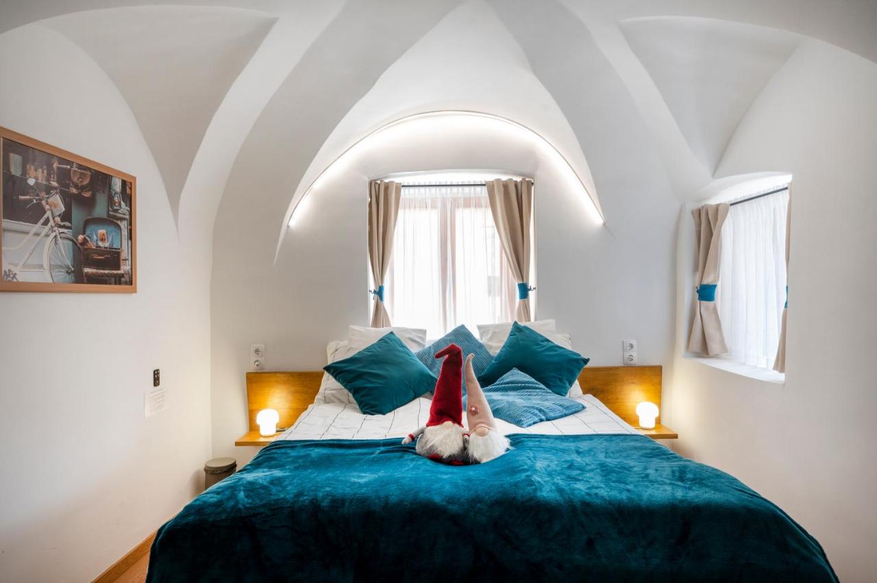 Modern Medival - B&B