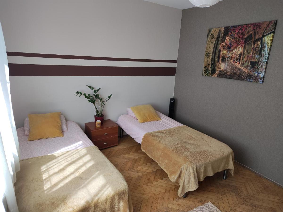 Dreibettzimmer mit eigenem externen Bad