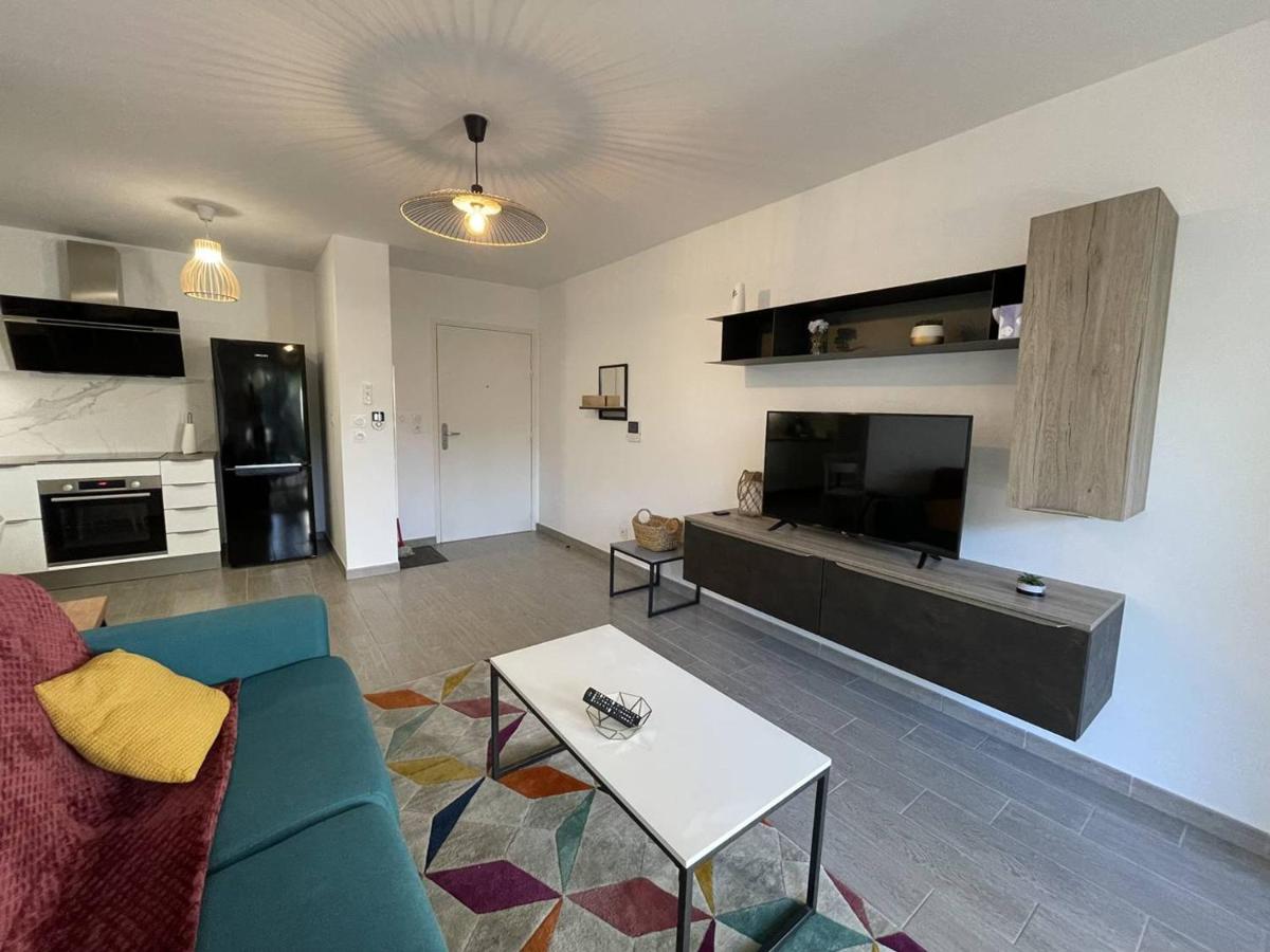 Appartement de Standing pour 4 Pers avec Jardin et Piscine à 500m de la Plage - FR-1-726-21 - Chambres d'hôtes La Croix-Valmer
