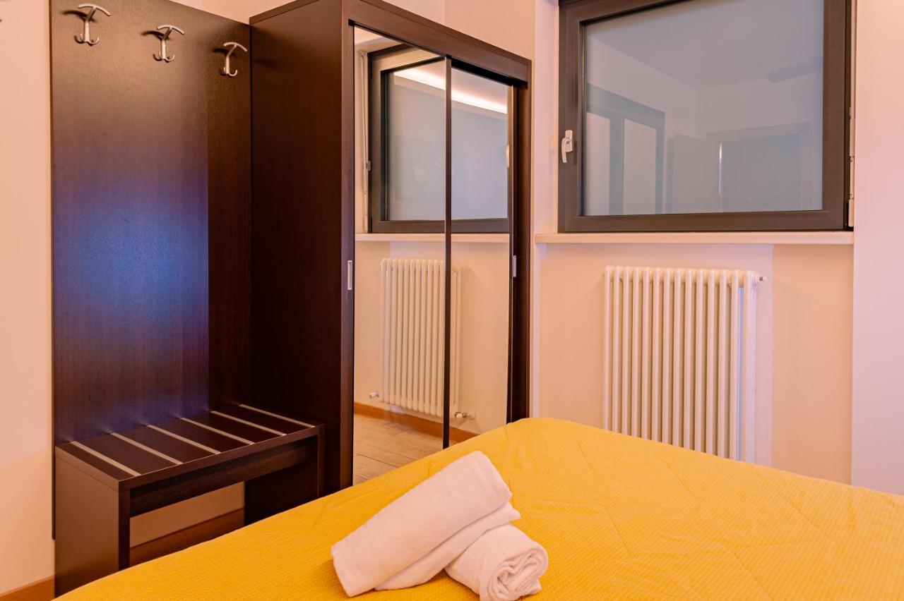 One-Bedroom Apartment with Lake view (2 Adults)