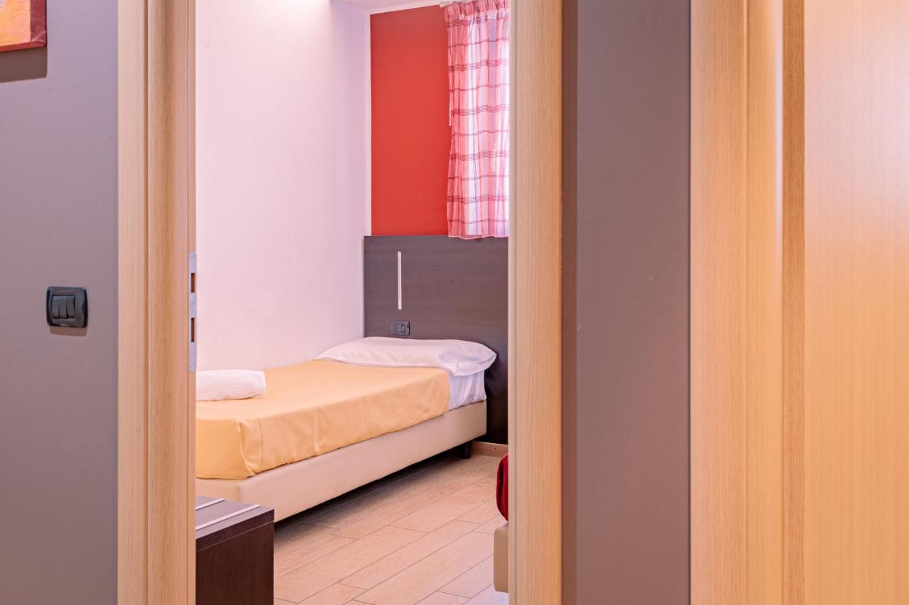 Two-Bedroom Apartment with Lake View (4 Adults)