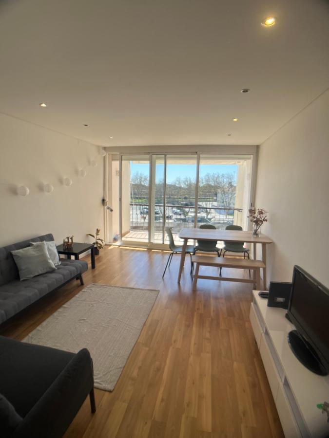 Carcavelos Nova University super location T2 - B&B