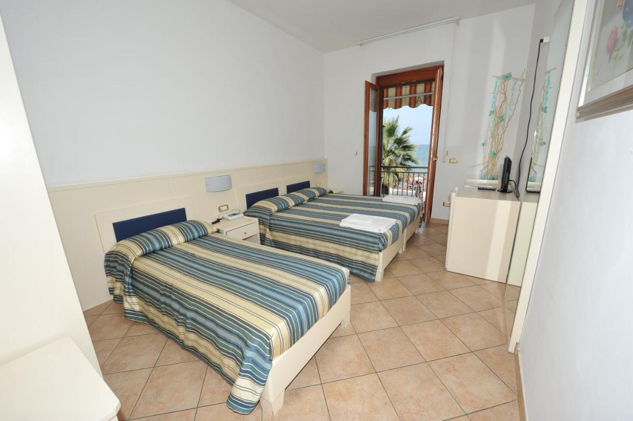 Deluxe Dreibettzimmer mit Meerblick