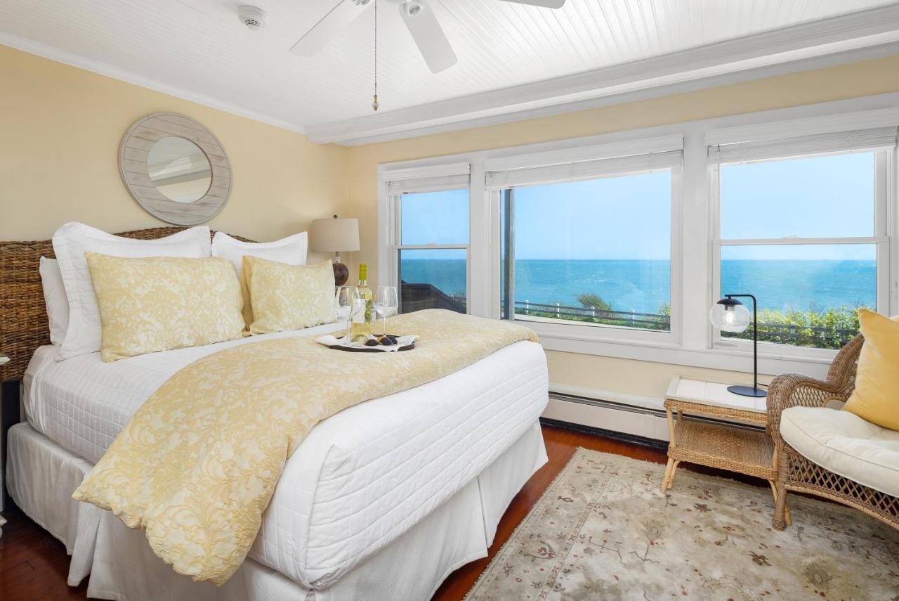 Deluxe Queen Room with Sea View