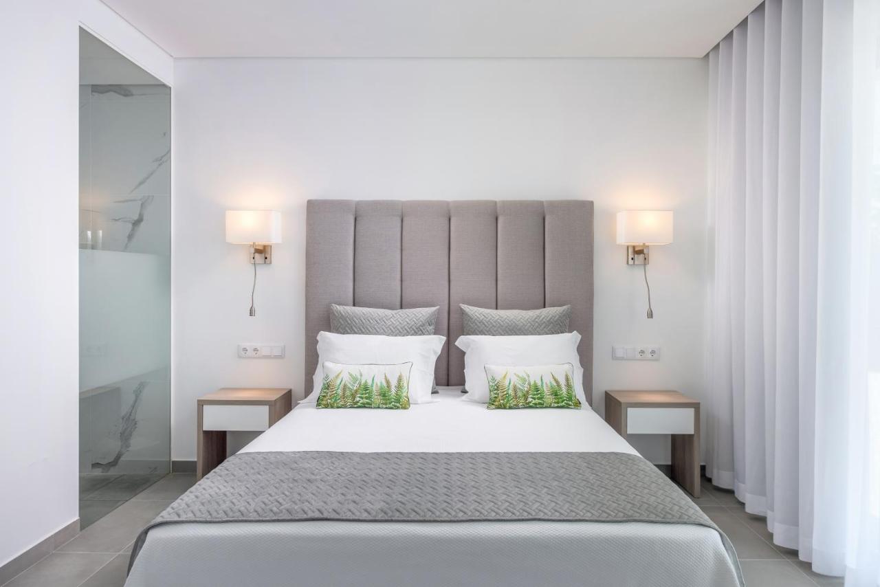 Queen Suite with Pool View