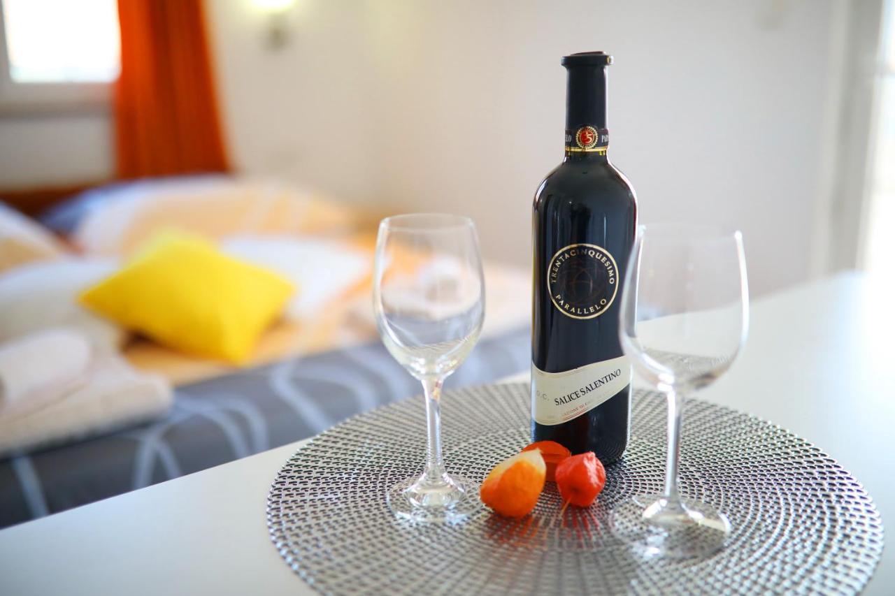 Rooms & Studio apartmani Flower - Bed and Breakfast Bibinje