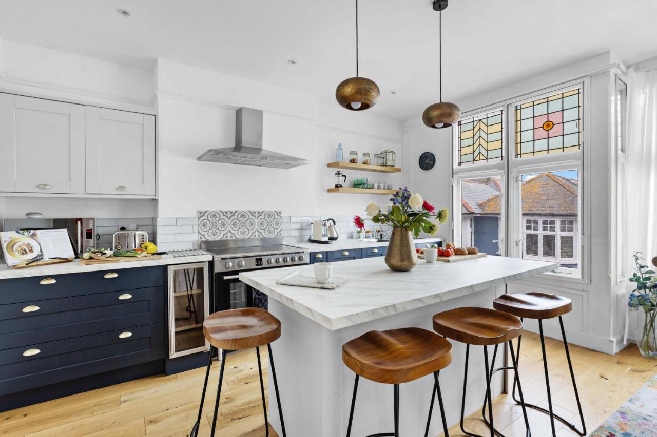 Flat 2 Fairfax Place - Modern stylish flat with plenty of charm in central Dartmouth - B&B