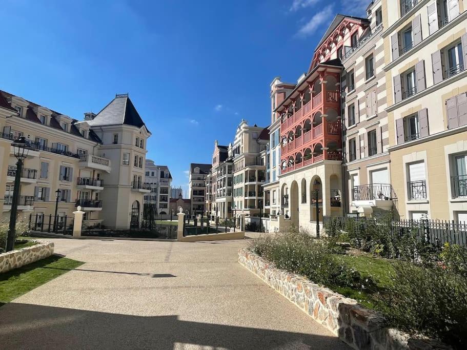 Le Plessis Capitale - Appartement entier avec jardin - B&B