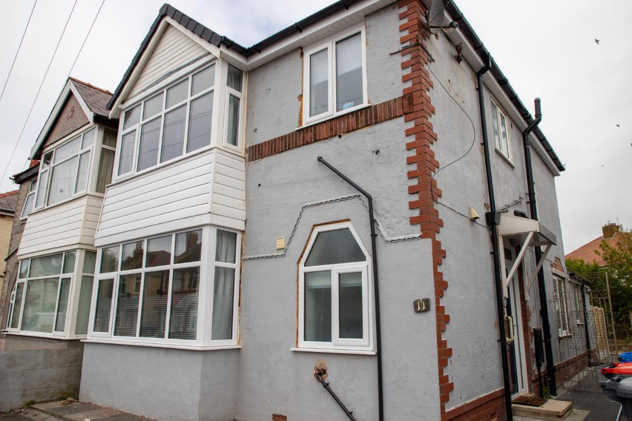 Wave Stays - First Floor Apartment - B&B