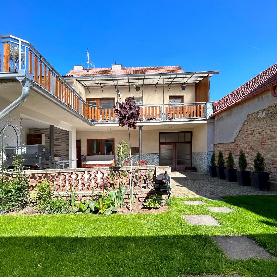 Čejkovský dvorek - B&B Čejkovice