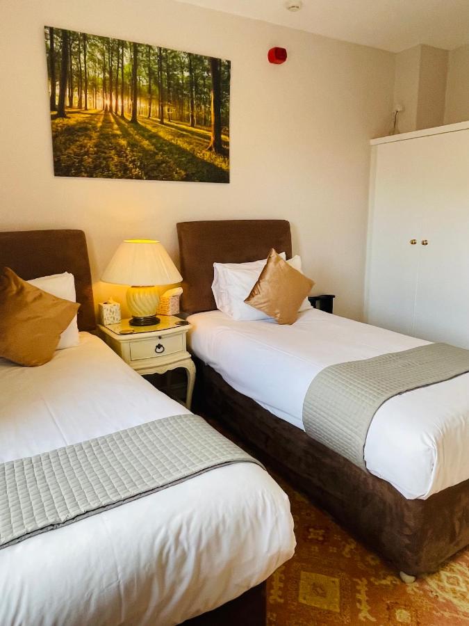Twin Room with Shower