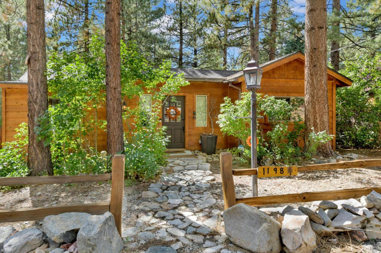 B&B Fawnskin - Fawnskin Cottage by Big Bear Vacations Adorable Single Level Relaxing Retreat - Bed and Breakfast Fawnskin