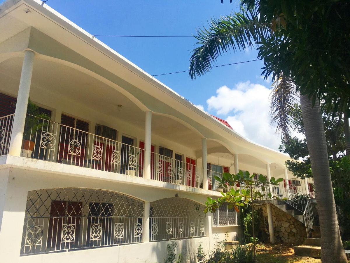 B&B Montego Bay - African Symbol Guest House - Bed and Breakfast Montego Bay