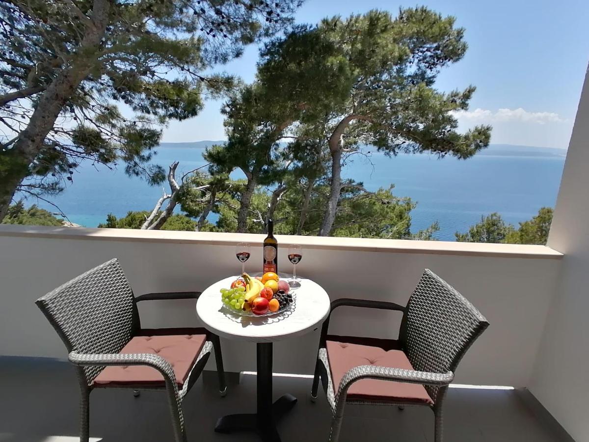 One-Bedroom Apartment with Sea View and Balcony