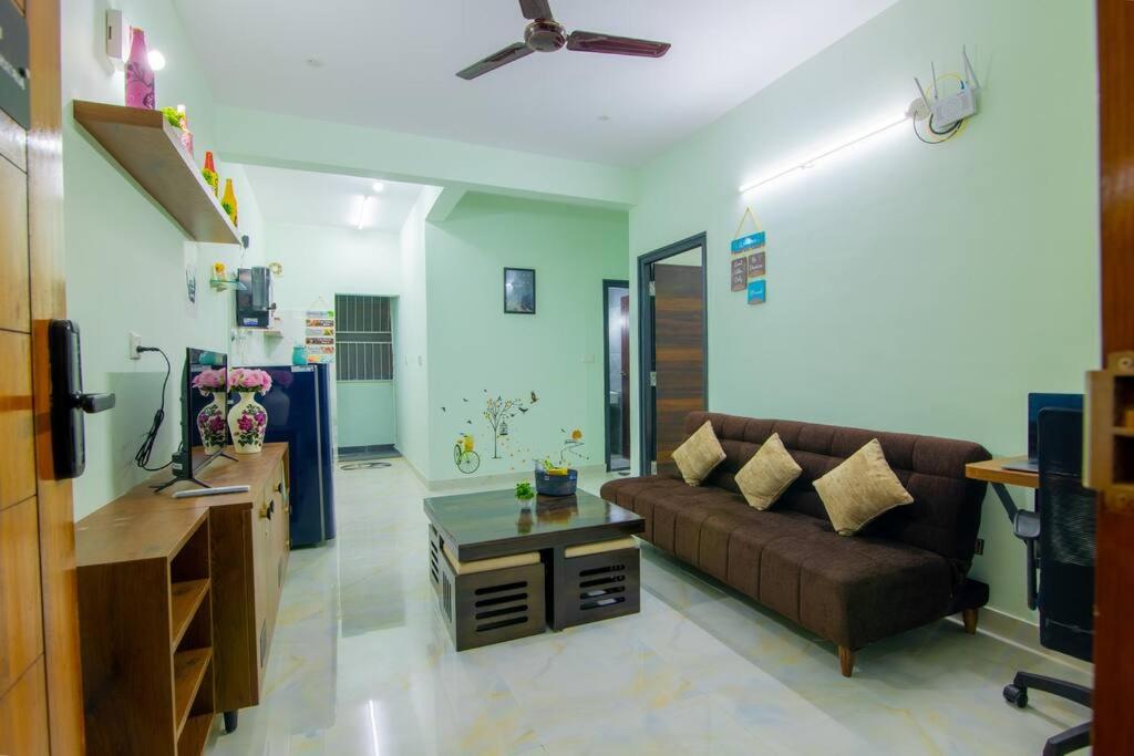 B&B Bangalore - Awesome 2bhk flat on first floor - Bed and Breakfast Bangalore