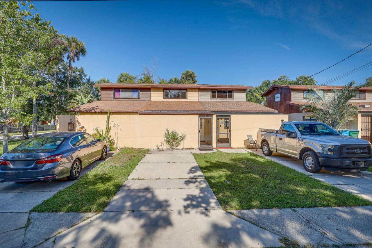 Breezy Cape Canaveral Townhome about 1 Mi to Beach! - Chambres d’hôtes Cape Canaveral