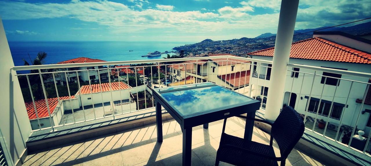 B&B Funchal - Villa Madeira mit Blick auf den Hafen - Bed and Breakfast Funchal