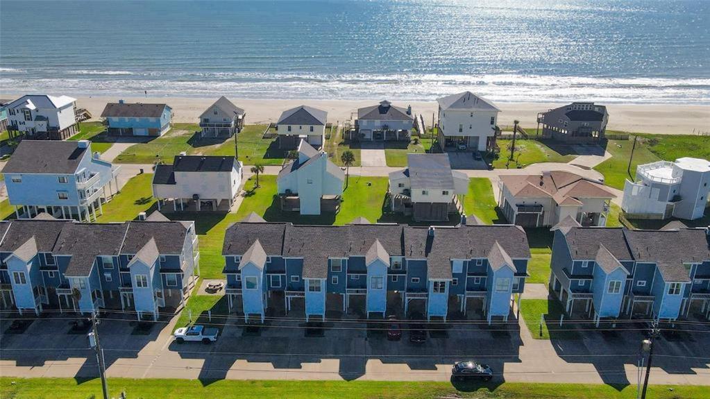Hot Tub - Ocean Views - Steps to Private Beach - Quiet Location - B&B Galveston