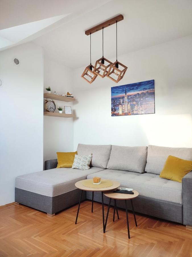 Apartman NS Dan PRIVATE PARKING - Bed and Breakfast