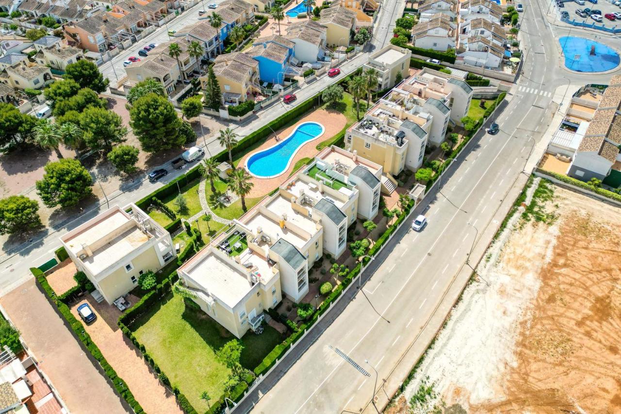 Luxury Apt, Beach, Pool open 365 days, Near Javea & Denia - B&B