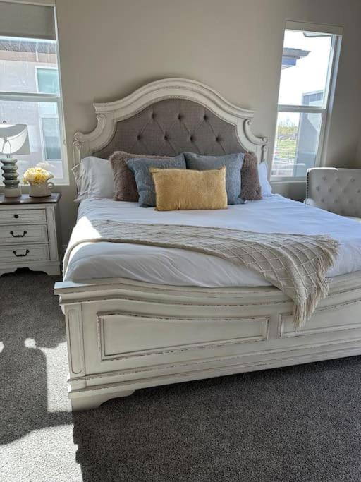 White Rocks-4beds, 3bath,hot tub - B&B Hildale