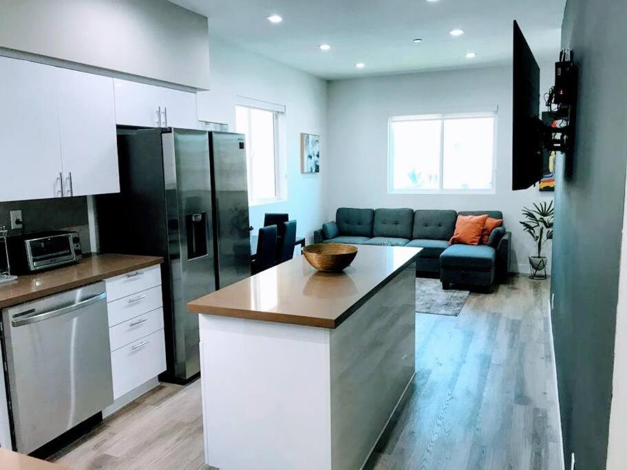 B&B Los Angeles - Spacious 4BR Townhouse in Mid City - WH-C2 - Bed and Breakfast Los Angeles