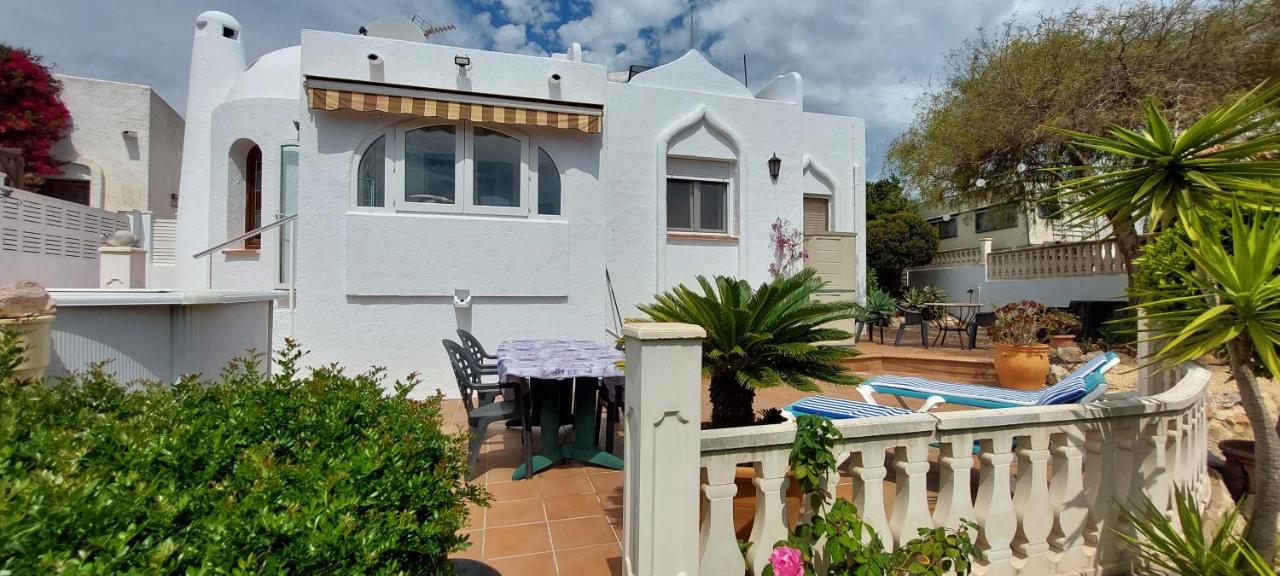 Villa totalmente independiente con piscina comunitaria - B&B