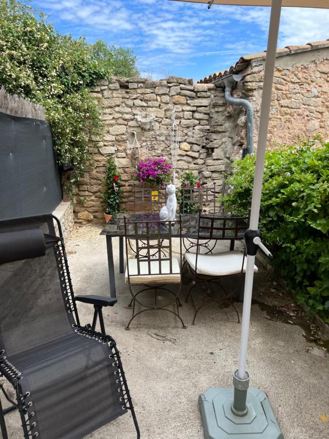 La terrasse de Caromb face au Mont VENTOUX avec clim - B&B