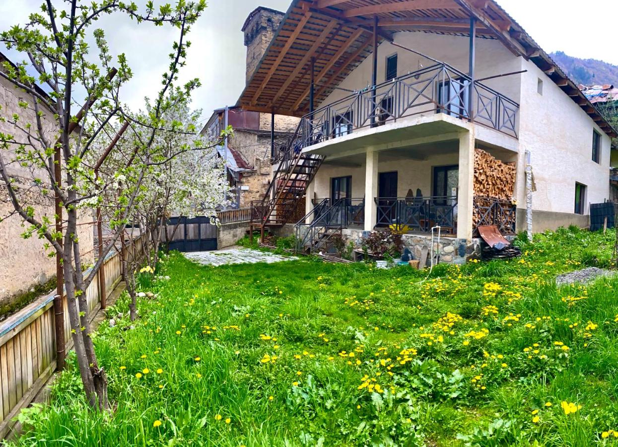 B&B Mestia - GUEST HOUSE ,, MEMORY'' - Bed and Breakfast Mestia