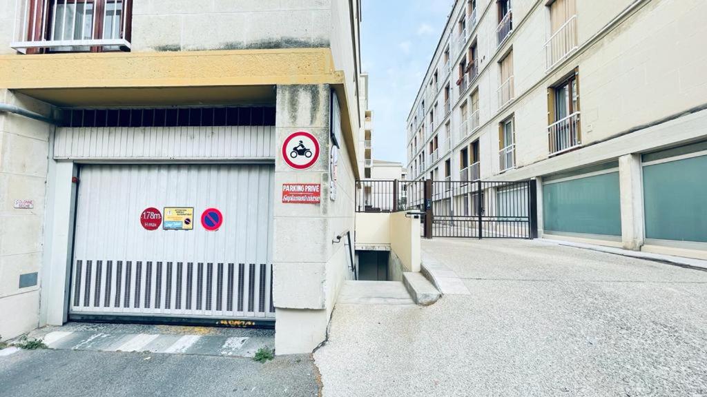 T2 AVIGNON climatisé intra muros spacieux et lumineux - B&B
