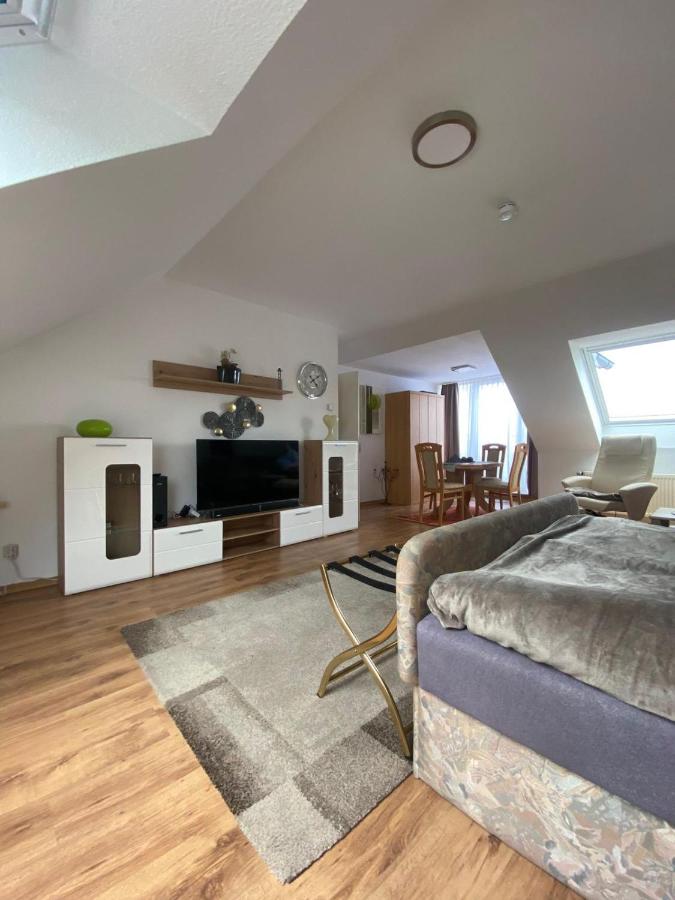 Dachgeschoss Apartment mit Ausblick - B&B Halle