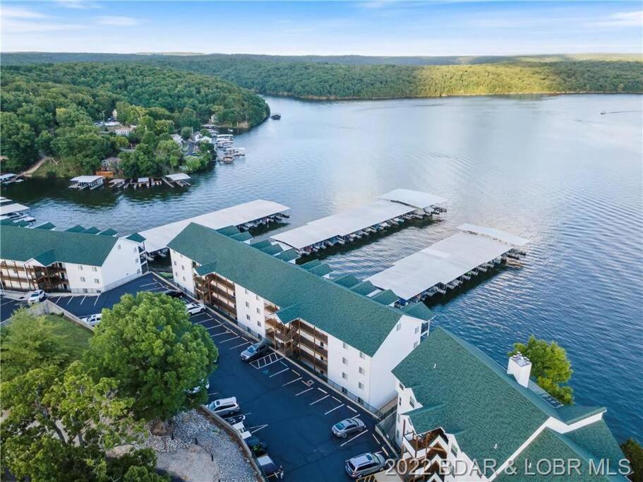 Most Exquisite View on the Lake! USA Themed fun condo! Host dedicated to creating your next memorable vacation! - B&B