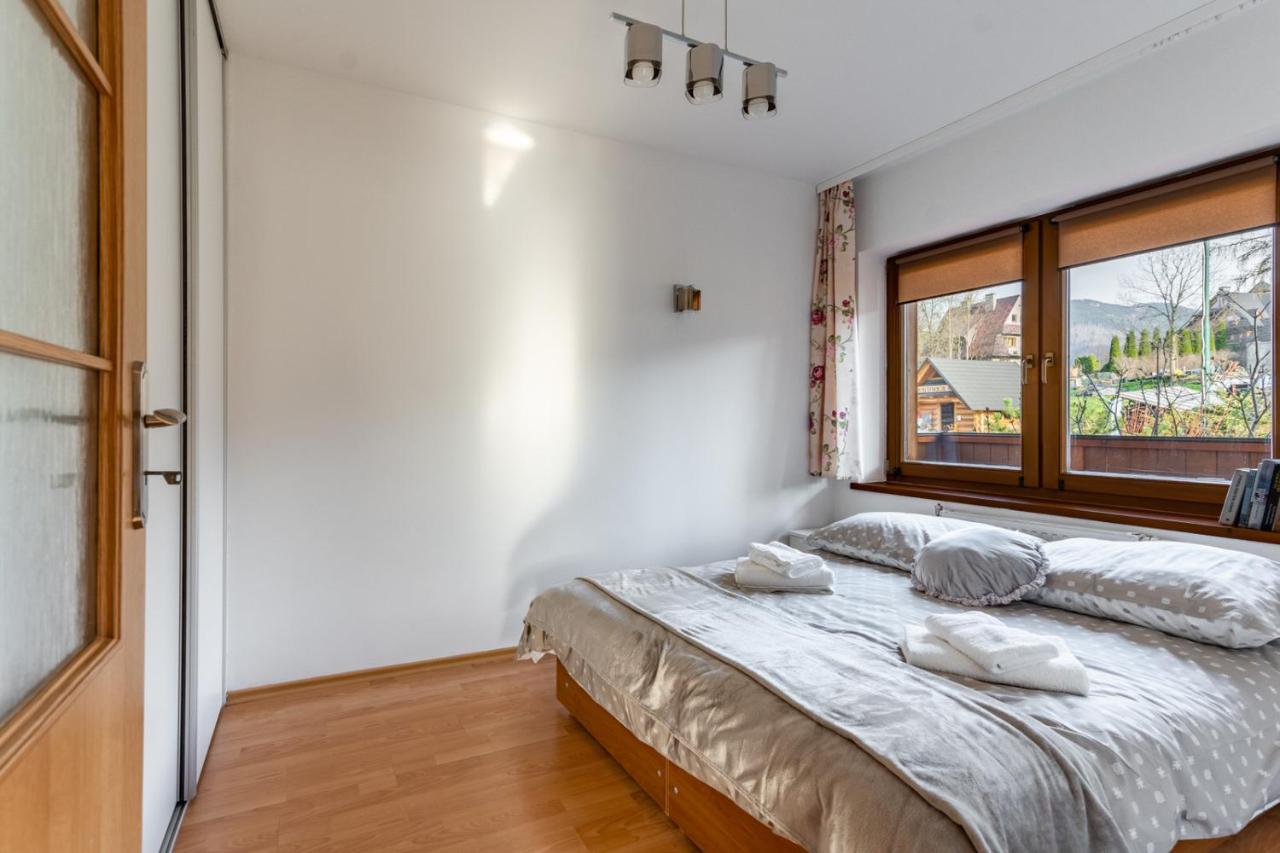 Apartment with Mountain View