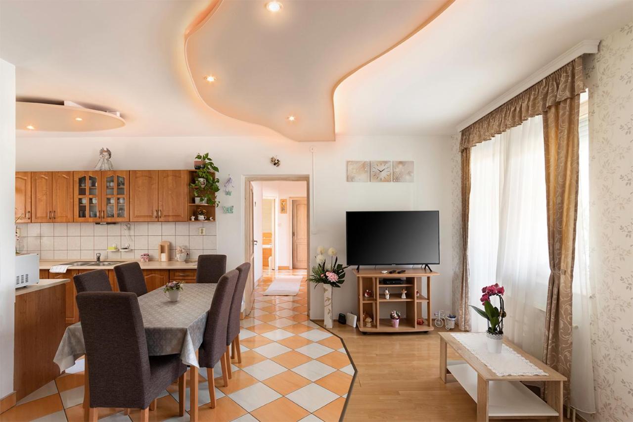 Angel Apartment - Bed and Breakfast Kecskemét